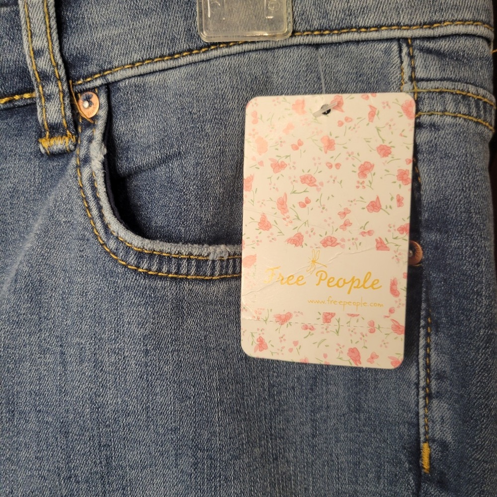 Free People Busted Knee High‎ Rise Denim Jeans Medium Wash Womens Size 31 NWT - Picture 3 of 9
